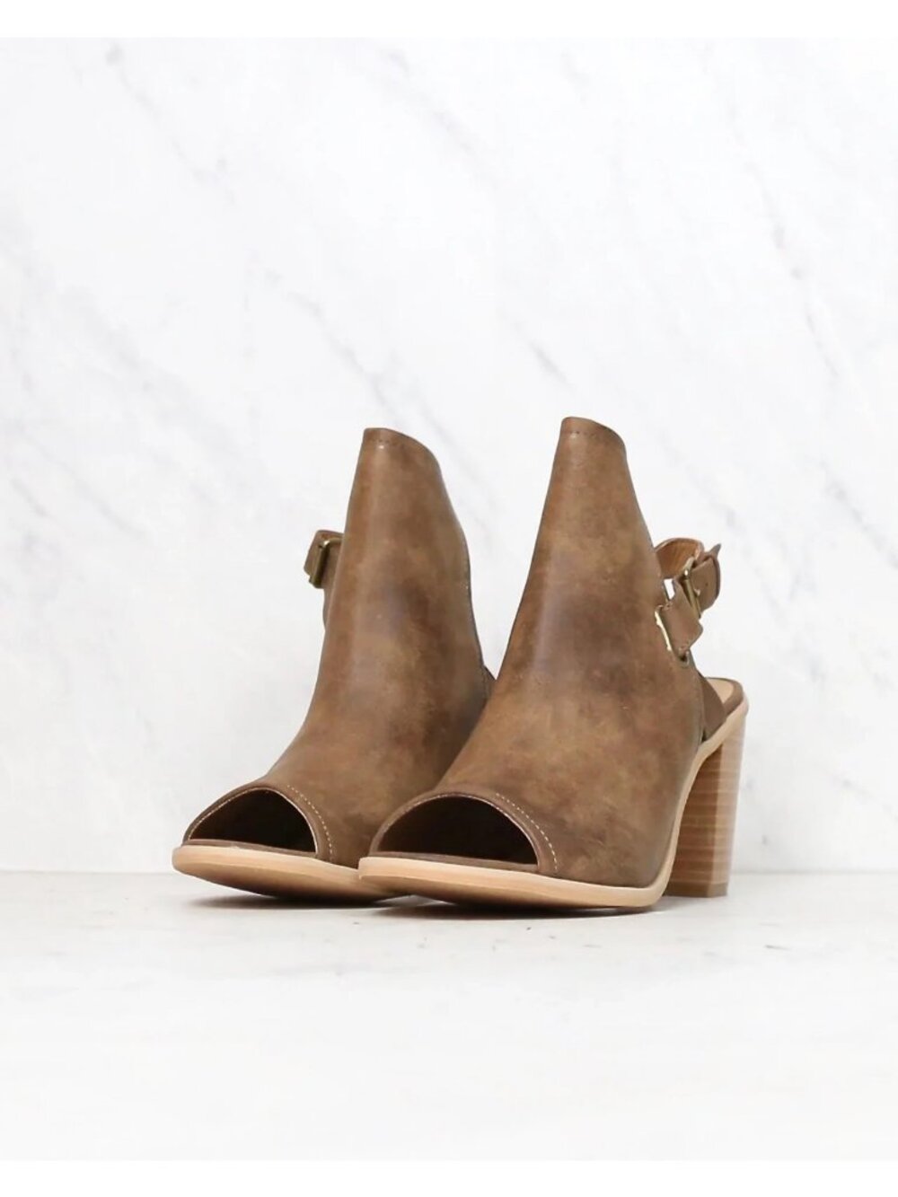 Brand New Very Volatile Bolten Wedge Platform Sandal Taupe Open Toe Size 8